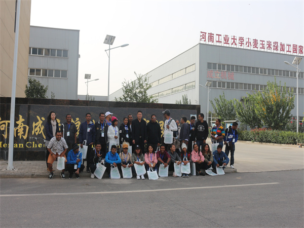 非洲客戶(hù)考察團(tuán)參觀成立機(jī)械工廠